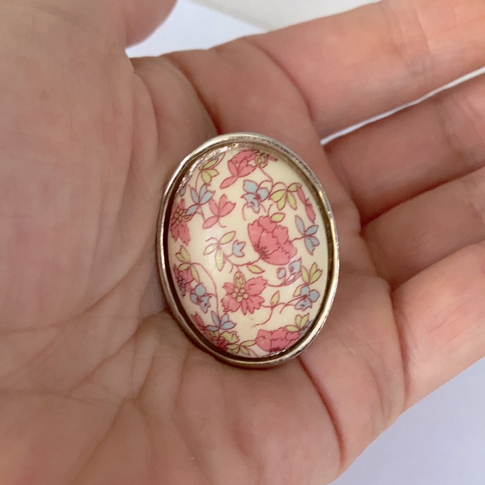 NWT Vintage 80’s/90’s solid cast ring with genuine ceramic floral cabochon - Picture 7 of 8